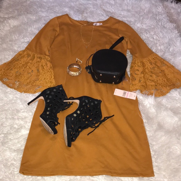 Nanette Lepore Dresses & Skirts - ⭐️medieval gold treasures midi dress⭐️